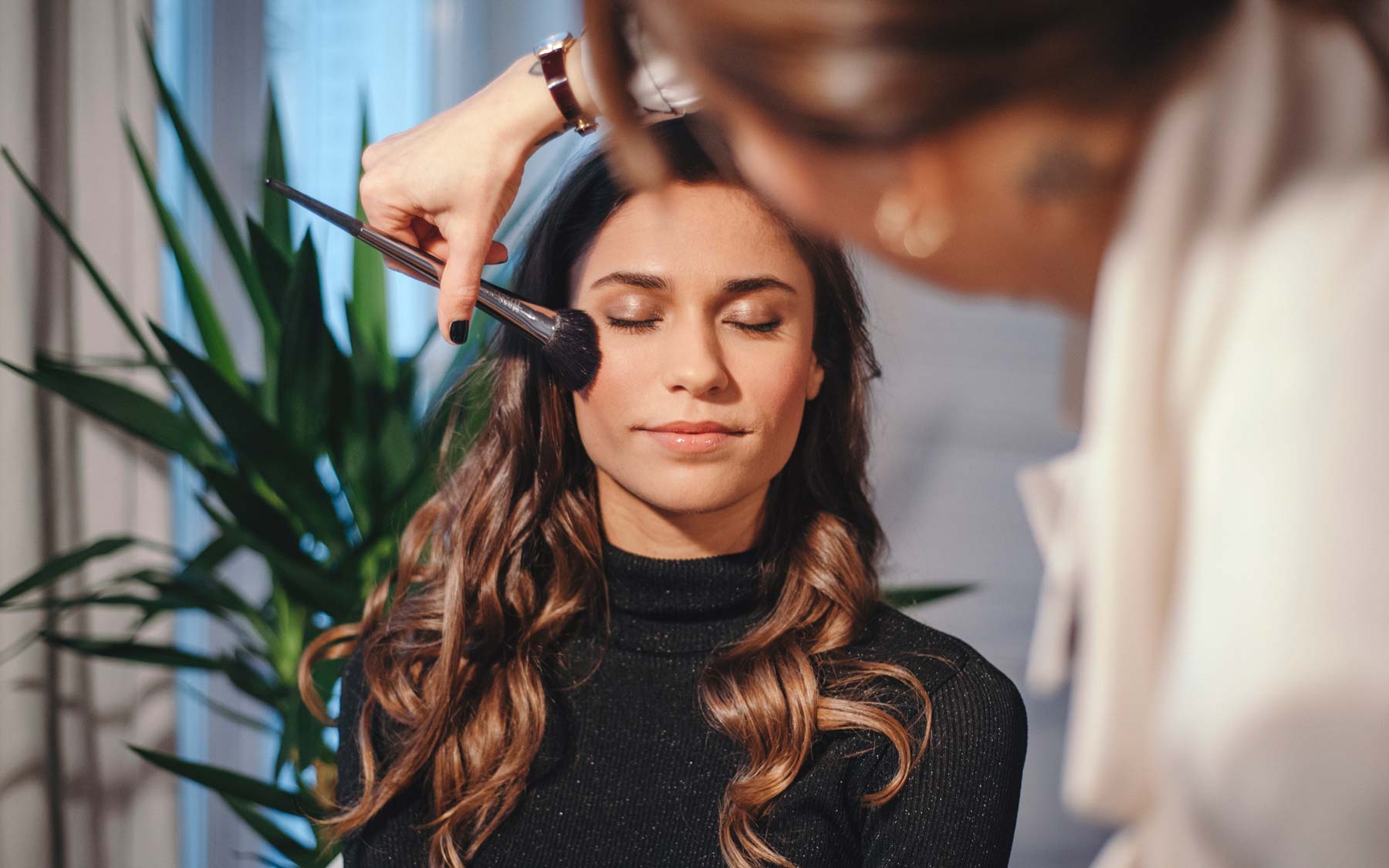 What Makes an Airbrush makeup artist Dallas Stand Out in Beauty Services